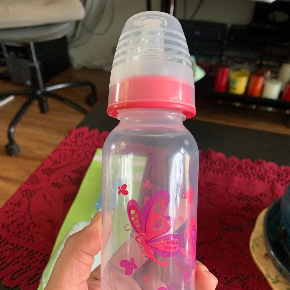 Baby bottle - Picture 1 of 2
